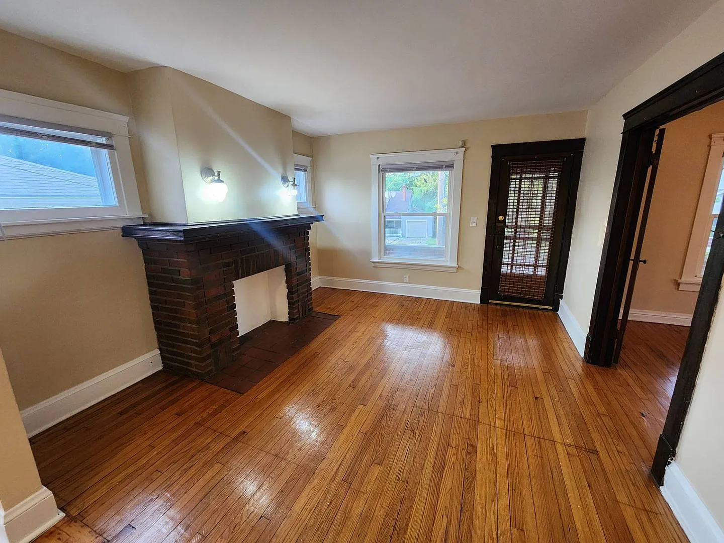 106 W Grace St — Photo 3