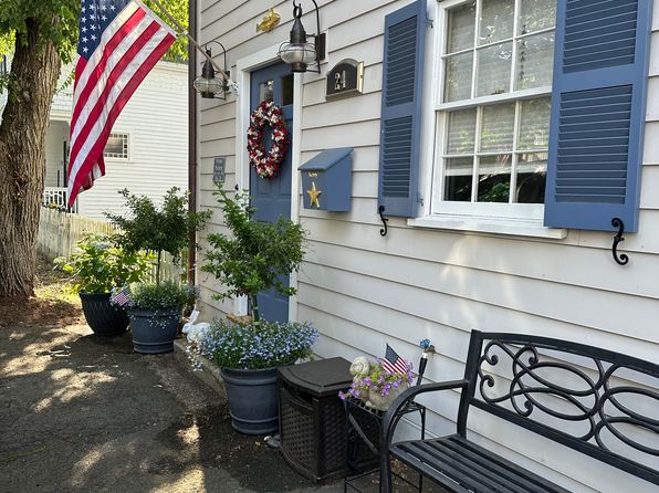 24 Summer St APT 2
