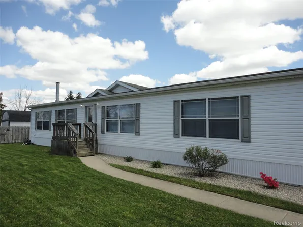 339 Blossom Cir, Erie, MI 48133