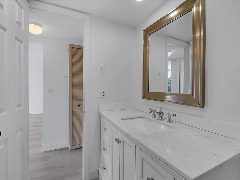 301 Croton Ave #302 — Photo 9