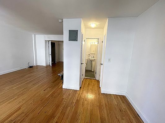 2nd image of 200 E 28th St APT 4D