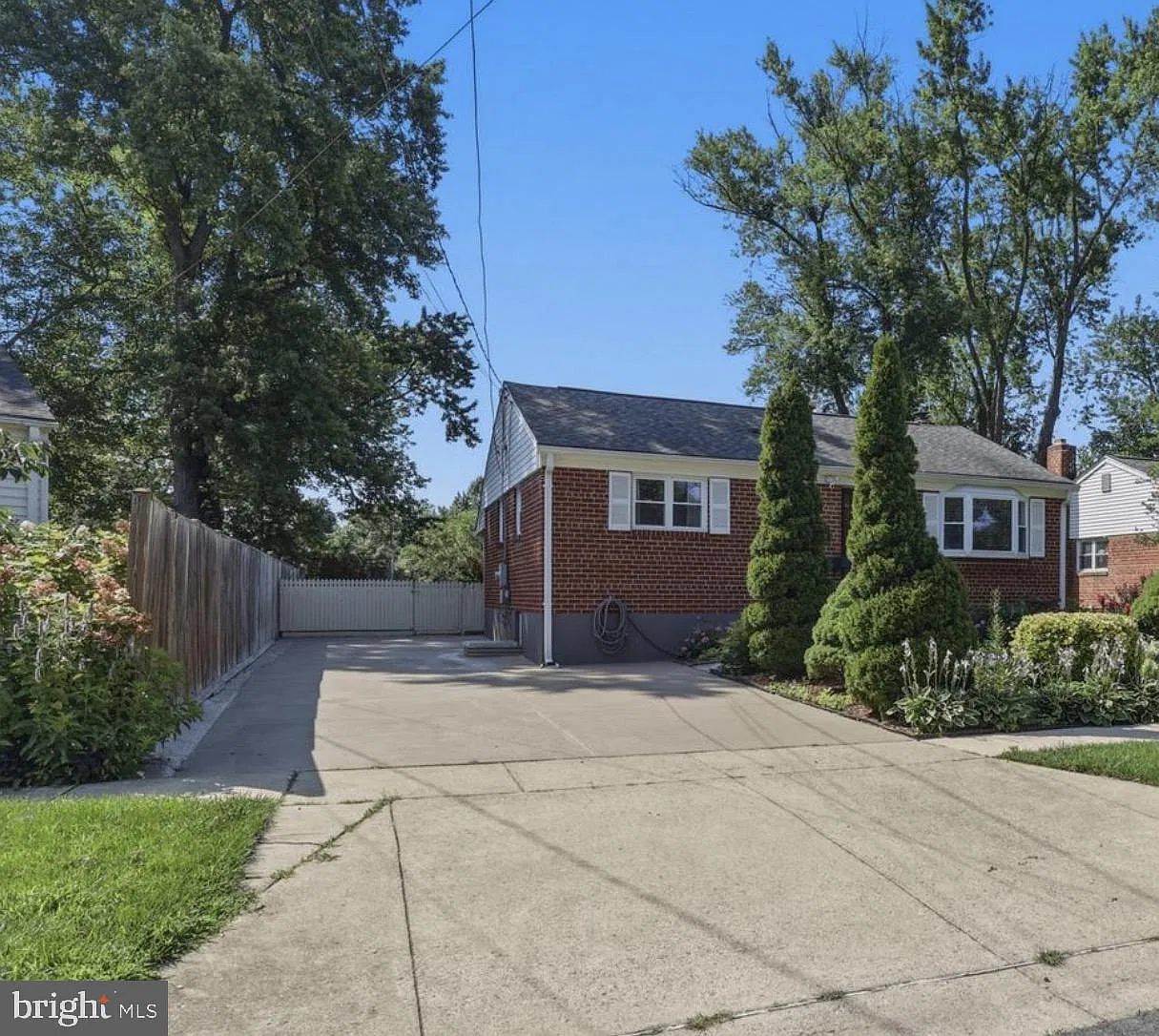 5 bed, 3.0 bath, 1960 sqft, $3,400 — Photo 3
