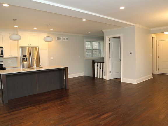 2nd image of 2305 W Waveland Ave APT 1W