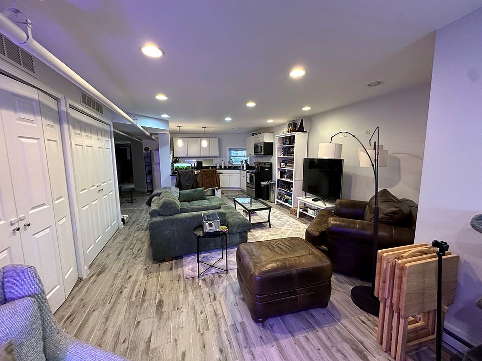 1st image of 1721 W Bryn Mawr Ave #G
