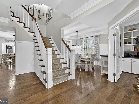 5th image of 15629 Village Cove Pl