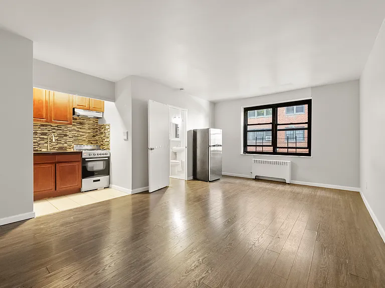 107 1/2 New St #103 — Photo 4