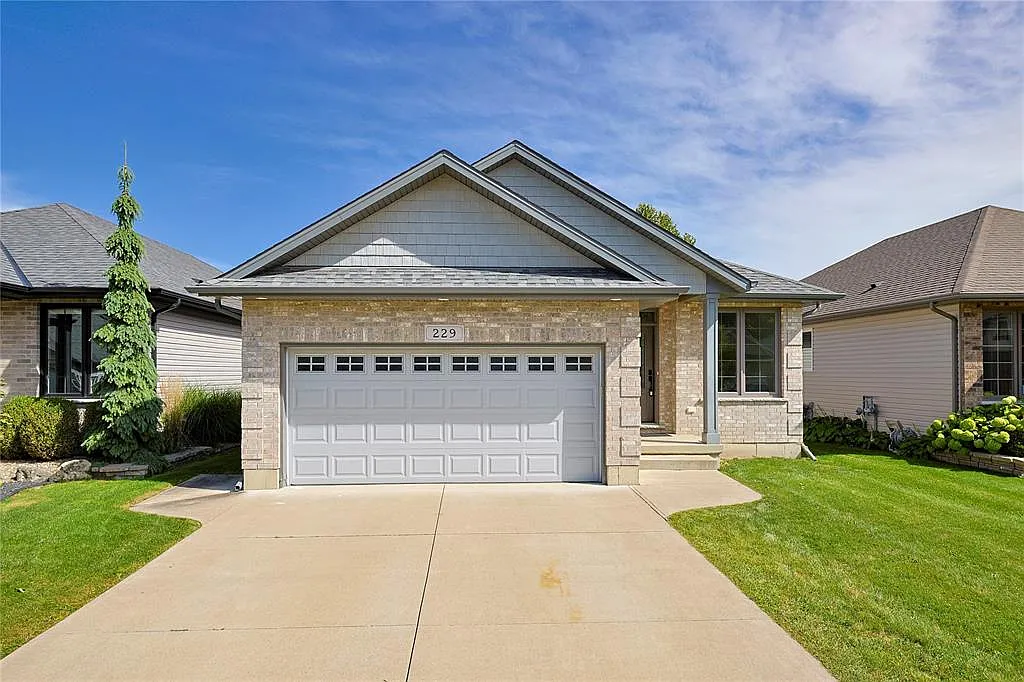 5 bed, $3,300 — Photo 1