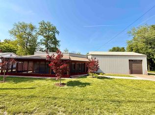 716 E Gough Ave, Boonville, IN 47601