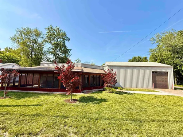 716 E Gough Ave, Boonville, IN 47601