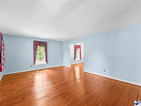 4th image of 808 Wedgefield Rd