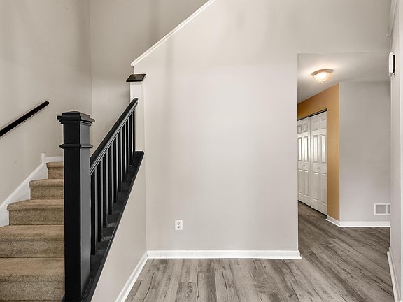 3rd image of 106 Yellowwood Dr