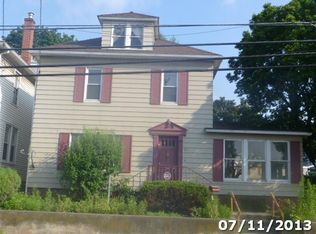 811 W 4th St, Lewistown, PA 17044