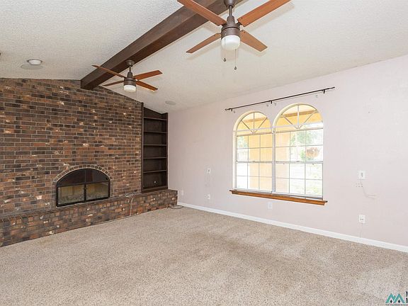2nd image of 1102 N Country Club Cir