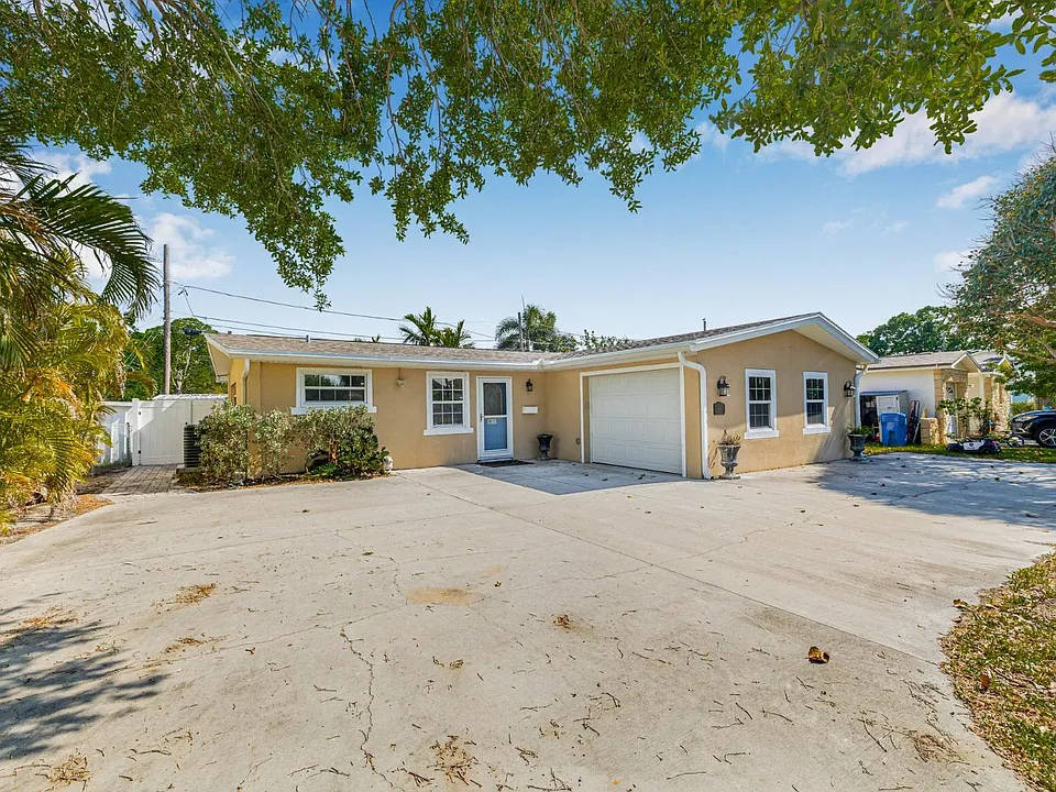312 Tallahassee Dr NE