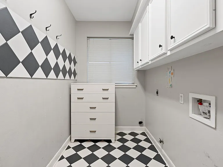 230 Lakeside Blvd — Photo 37