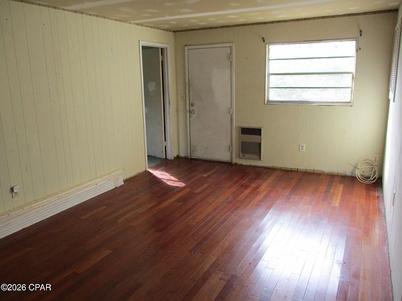 3rd image of 1901 Hickory Ave