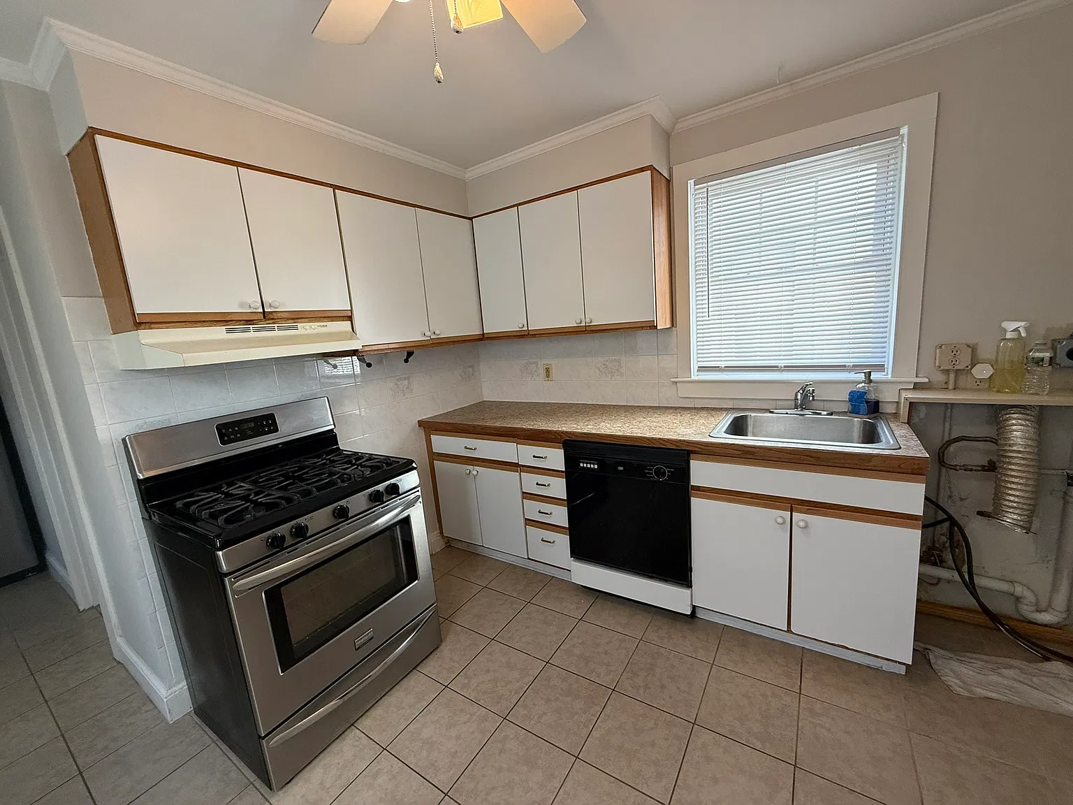 2 bed, 1200 sqft, $2,500 — Photo 2