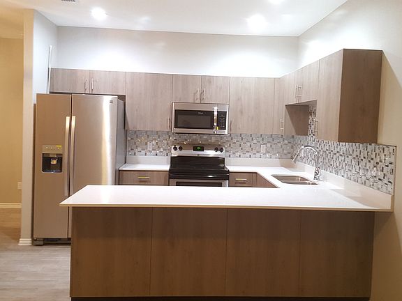 3rd image of 519 Downing Ave