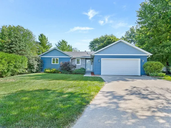 2710 White Oak Cir, Ames, IA 50014