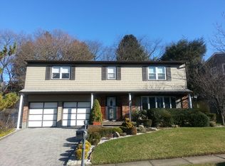 60 Marsulin Dr, Syosset, NY 11791