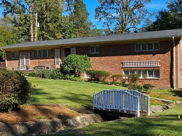 25 Fernwood Dr, Laurel, MS 39440