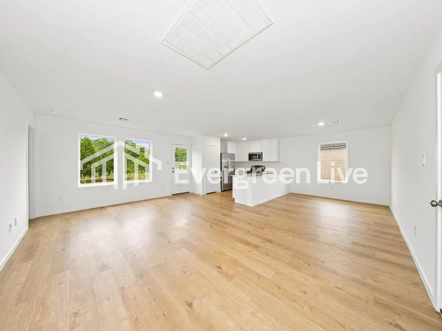 3 bed, 2.0 bath, 1290 sqft, $1,515 — Photo 4