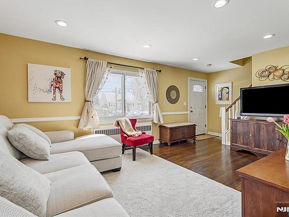 3rd image of 491 Dorchester Rd