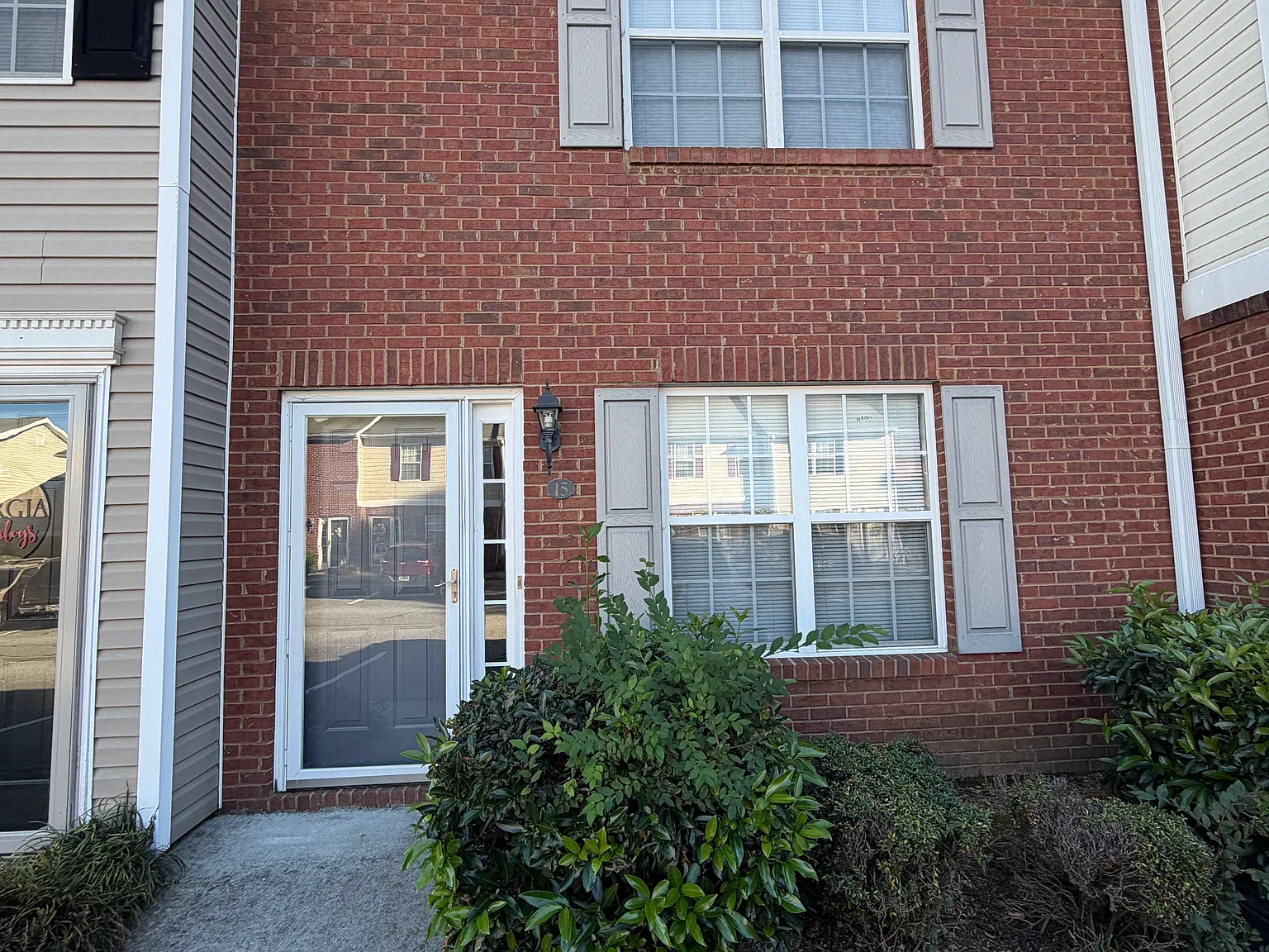 2 bed, 1.5 bath, 1100 sqft, $1,300 — Photo 2