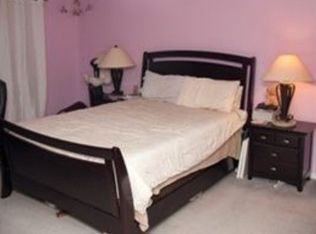 10 Farnham Sq, Parlin, NJ 08859