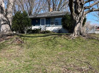 1827 46th St E, Inver Grove Heights, MN 55077