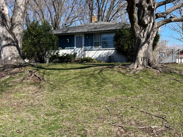 1827 46th St E, Inver Grove Heights, MN 55077