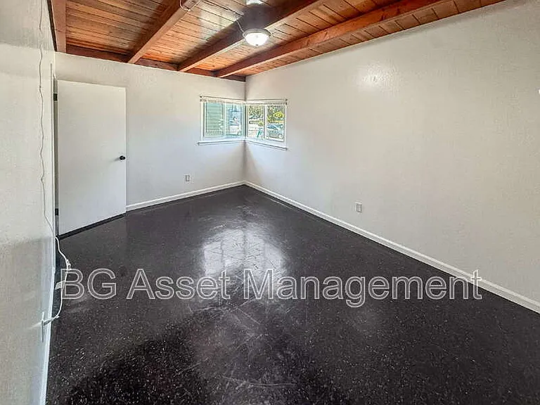 1526 Visalia Ave — Photo 4