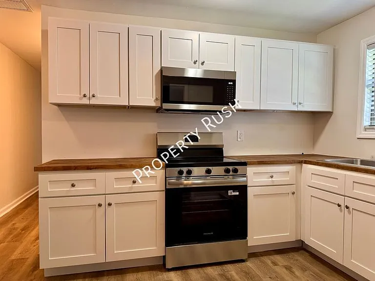 1718 Portland St #B — Photo 8