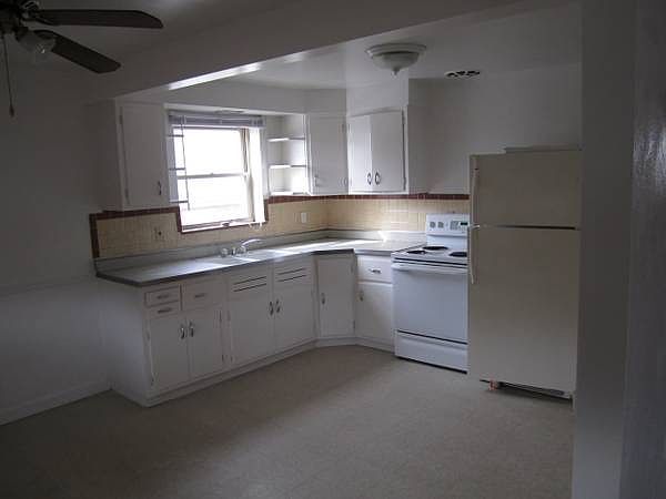 2nd image of 3901 Roswell Ave