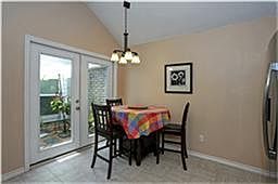 2nd image of 1102 Lochmoor Ln
