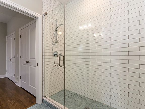 4th image of 1911 W Irving Park Rd #306