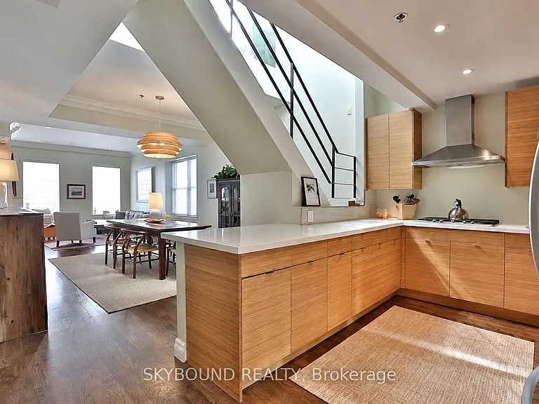 110 Hepbourne St #206 — Photo 1