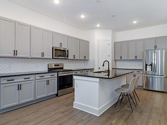 2nd image of 4810 Mills Pointe Way