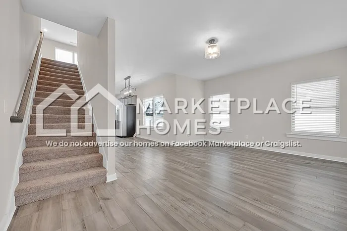 170 Kings Way — Photo 3