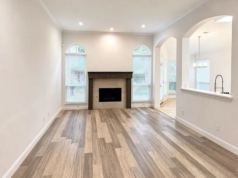 3867 Ridgelake Ct — Photo 3