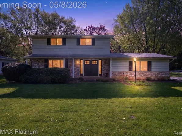 1254 Heathercrest Dr, Flint, MI 48532