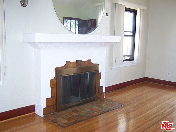 4th image of 1914 W 84th St