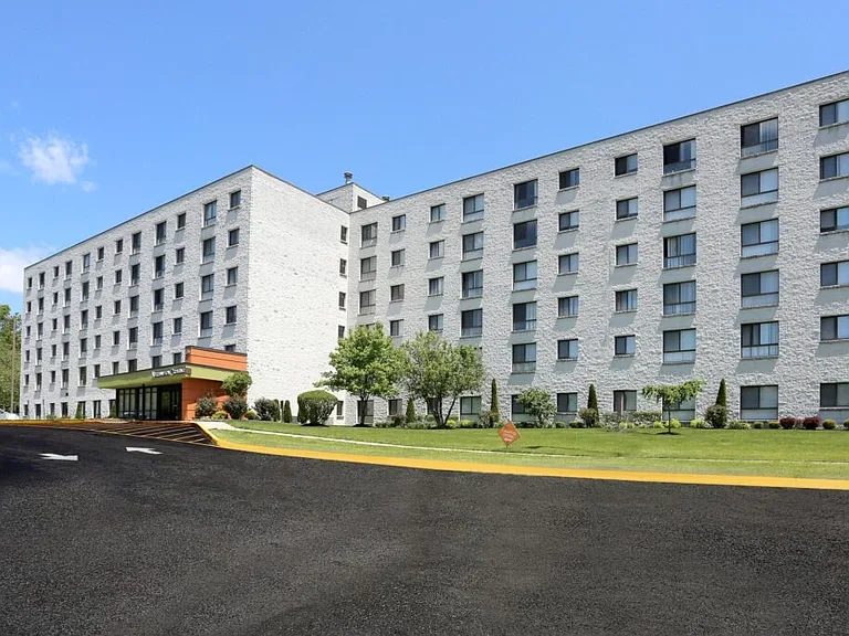 Northampton Crossing Apartments and Townhomes — Photo 9