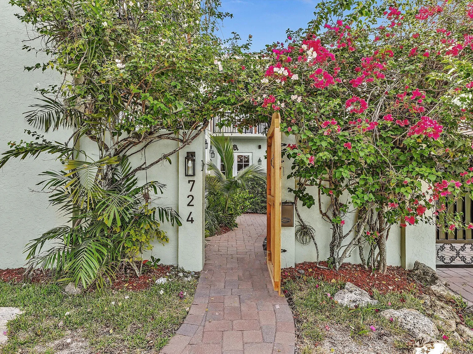 4 bed, 3.5 bath, 3258 sqft, $8,250 — Photo 4