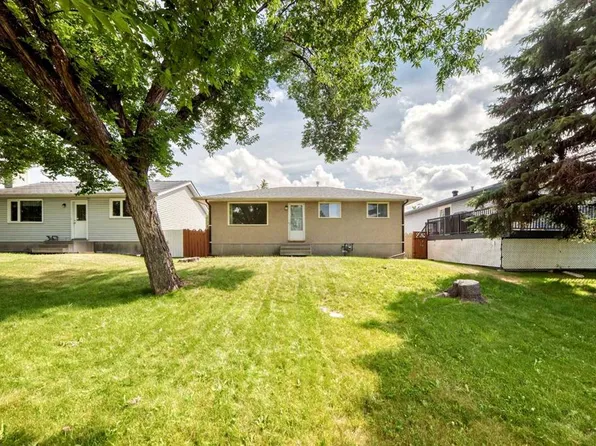 3238 N 32a St SE, Calgary, AB T2B 0T3