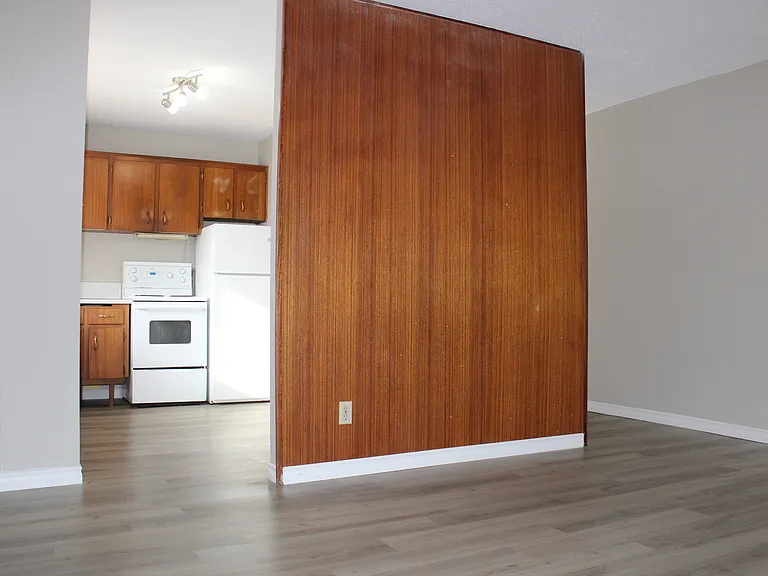 1019 Northmount Dr NW — Photo 6