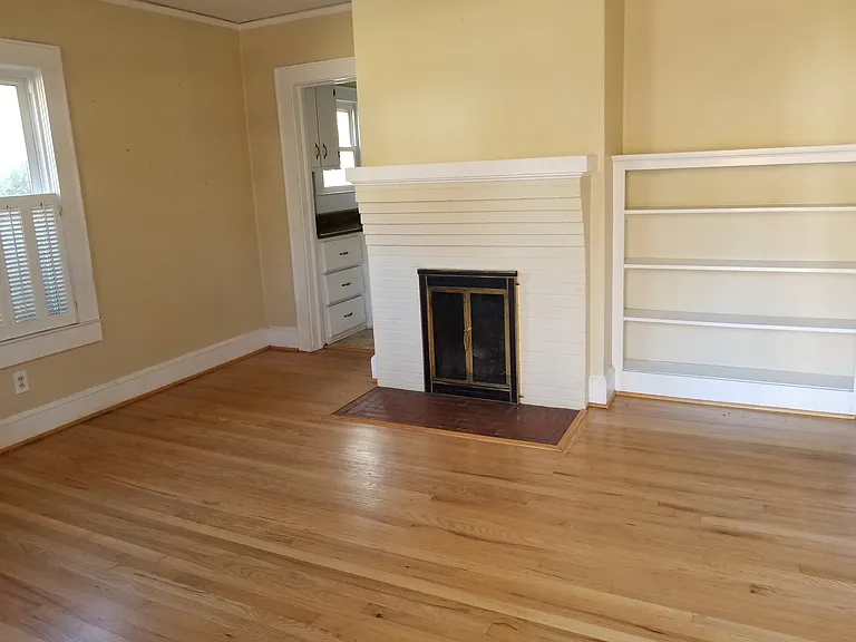 1117 W Northwood St — Photo 2