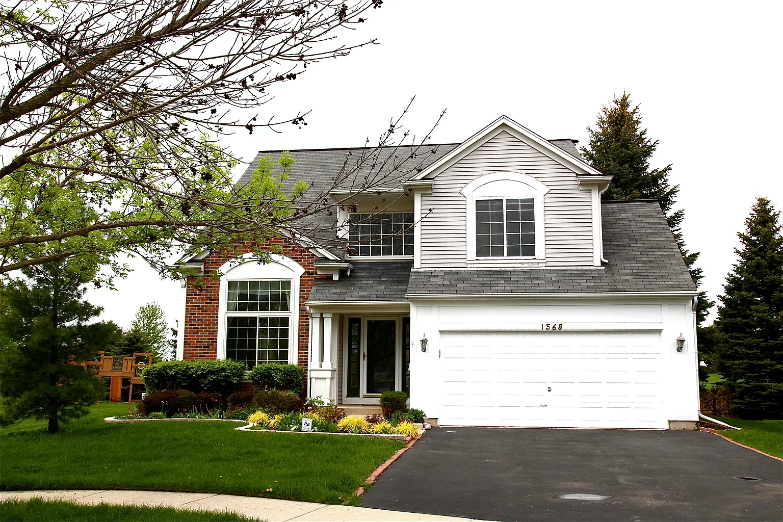 1568 Knoll Crest Dr photo 1