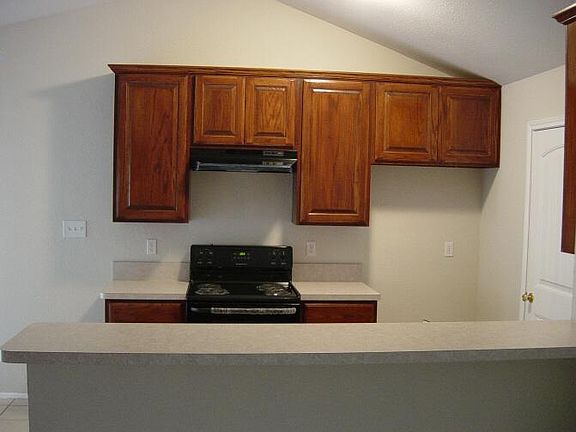 3rd image of 528 Matterhorn St