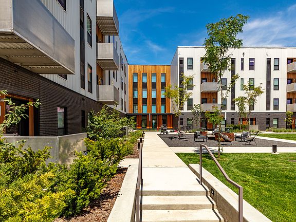 2nd image of 601 E Vine St #3143374